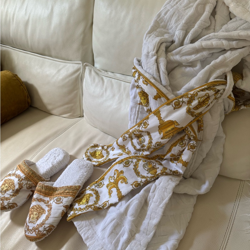 Versace White Textured Robe - Picture 3 of 5